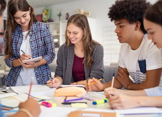 HEROLÉ und uzinzo Ein Euro pro Teilnehmer:in, mit jeder HEROLÉ-Klassenfahrt: So macht uzinzo Bildungsprojekte an Schulen möglich.