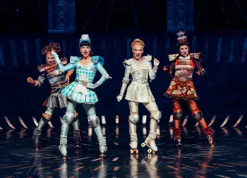 Starlight Express Bochum: Carrie, Dinah, Pearl und Belle Das Starlight-Express-Theater in Bochum begeistert mit seiner einzigartigen Bühnenshow.