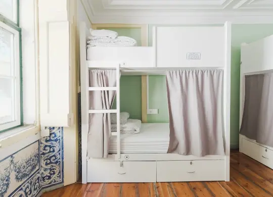 Auf Klassenfahrt mit HEROLÉ: Mehrbettzimmer im WOT New Lisbon in Lissabon.