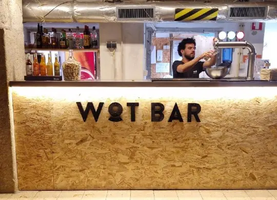 Auf Klassenfahrt mit HEROLÉ: Bar im WOT New Lisbon in Lissabon