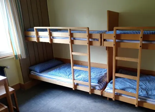 Auf Klassenfahrt mit HEROLÉ: Mehrbettzimmer in der DJH Oberbernhards Rhön