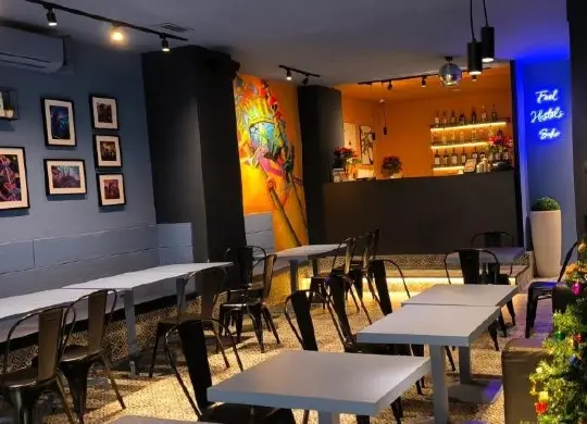 Auf Klassenfahrt mit HEROLÉ: Frühstücksraum im Feel Hostel Soho in Málaga