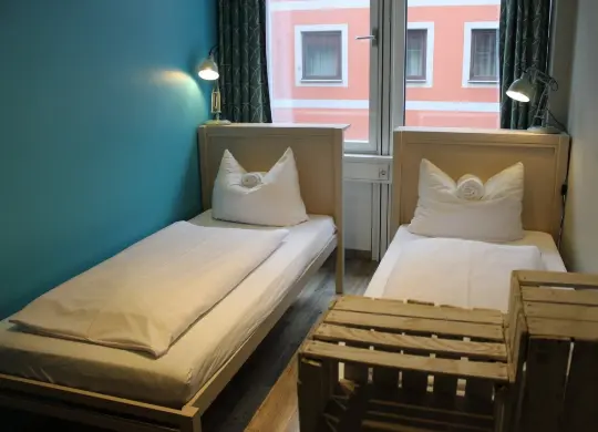 Auf Klassenfahrt mit HEROLÉ: Zimmer für Begleitpersonen im wombat's City Hostel München