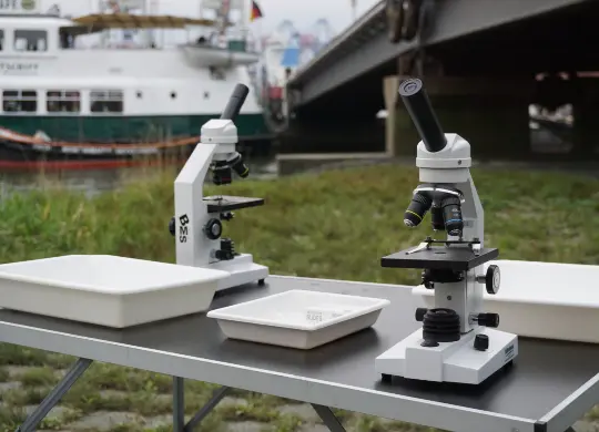 Mikroskope NABU Hamburg Auf Klassenfahrt mit HEROLÉ: Mikroskopieren beim BNE-Projekttag "Gewässerökologie" in Hamburg