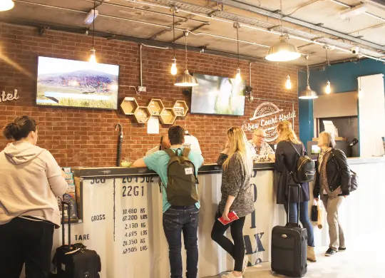 Auf Klassenfahrt mit HEROLÉ: Rezeption im Abbey Court Hostel Dublin