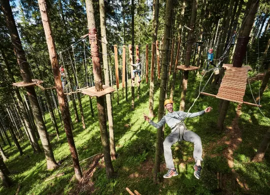 Auf Klassenfahrt mit HEROLÉ: Hoch in den Bäumen im Kletterwald Blomberg am Tegernsee