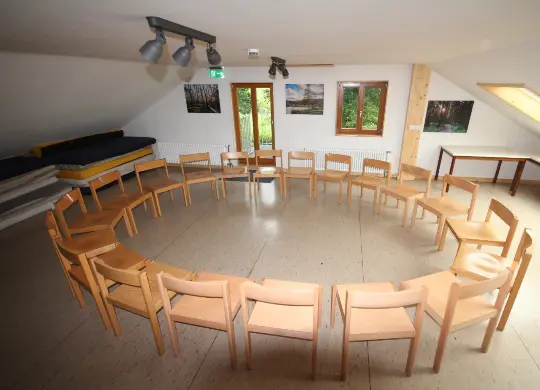 Auf Klassenfahrt mit HEROLÉ: Gruppenraum Refugio-Gruppenhaus im Schwarzwald
