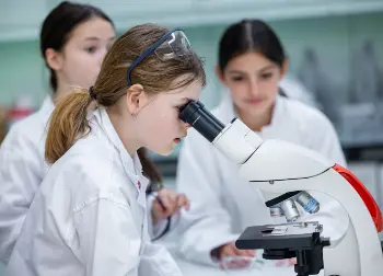 Auf Klassenfahrt mit HEROL&Eacute;: Besuch phaeno Cell Lab in Wolfsburg