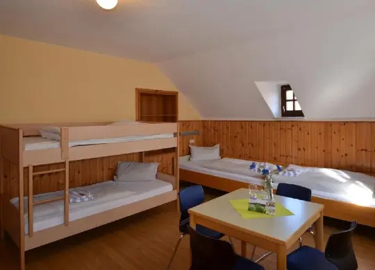 Auf Klassenfahrt mit HEROLÉ: Zimmerbeispiel im Bildungs- und Freizeitzentrum Stiftsberg - Eifel