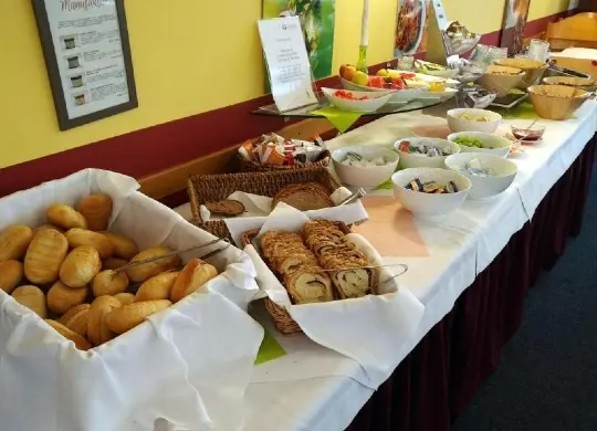 Auf Klassenfahrt mit HEROLÉ: Frühstücksbuffet im Bildungs- und Freizeitzentrum Stiftsberg in der Eifel
