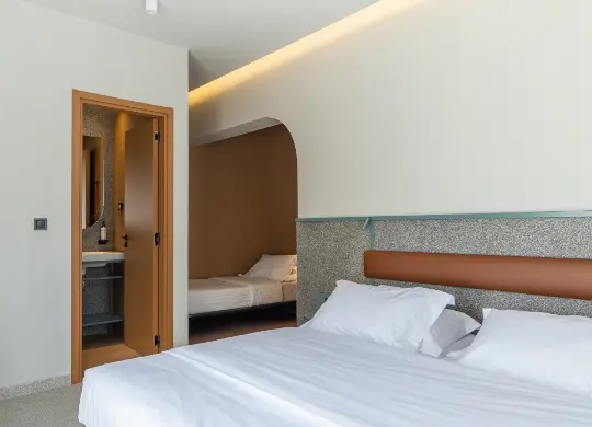 Auf Klassenfahrt mit HEROLÉ: 3-Bett-Zimmer im Hotel Evripides in Athen