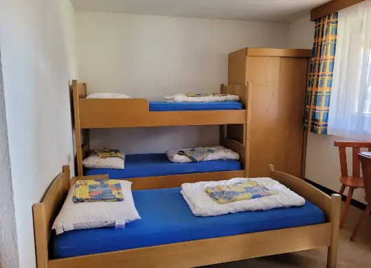 Auf Klassenfahrt mit HEROLÉ: Zimmerbeispiel im Rinsbacher Hof SOMMER in Südtirol