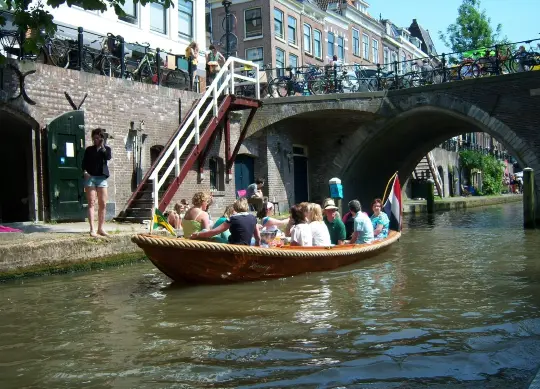 Auf Klassenfahrt mit HEROL&Eacute;: Grachtenfahrt in Utrecht.