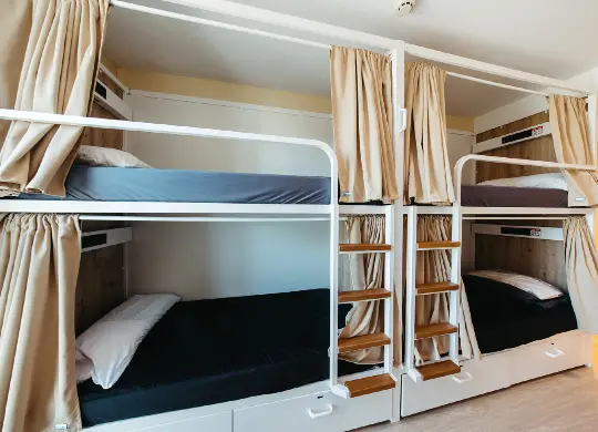 Auf Klassenfahrt mit HEROLÉ: 4-Bett-Zimmer im Hostel Twenty Tú in Barcelona
