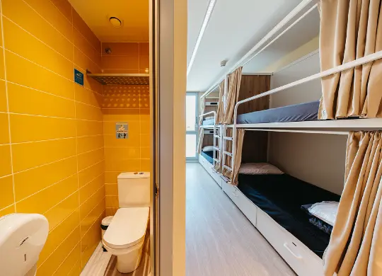 Auf Klassenfahrt mit HEROLÉ: Alle Zimmer mit Dusche und WC im Hostel Twenty Tú in Barcelona
