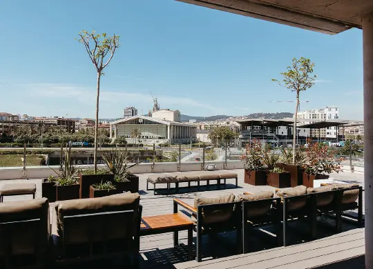 Auf Klassenfahrt mit HEROLÉ: Blick von der Terrasse des Hostels Twenty Tú in Barcelona
