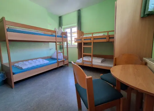 Auf Klassenfahrt mit HEROLÉ: 4-Bett-Zimmer in der DJH Maxim Gorki in Weimar