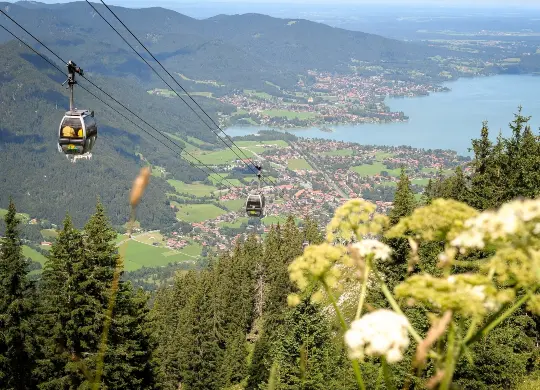 Tegernsee Schliersee Auf Klassenfahrt mit HEROLÉ: Zwei Bergbahnen mit Ausblick auf den Tegernsee-Schliersee