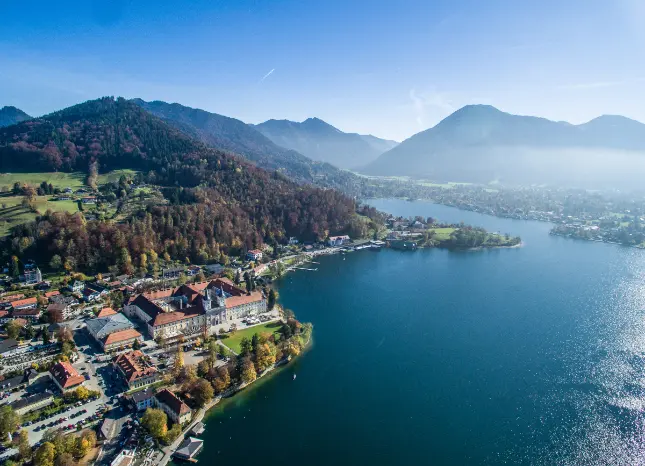 Auf Klassenfahrt mit HEROLÉ: Blick auf die Egerner Bucht am Tegernsee