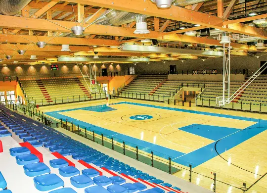 Auf Klassenfahrt mit HEROLÉ: Sporthalle Bella Italia EFA Village in Venetien