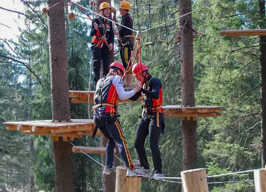 Kletterwald in Garmisch–Partenkirchen Auf Klassenfahrt mit HEROLÉ: Kletterwald in Garmisch–Partenkirchen.
