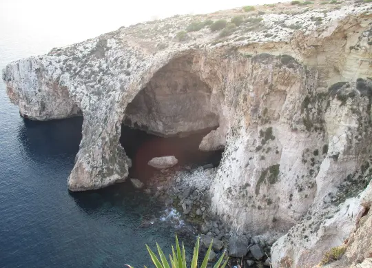 Auf Klassenfahrt mit HEROL&Eacute;: Blaue Grotte in Malta.