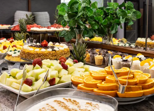 Auf Klassenfahrt mit HEROLÉ: Abendbuffet im Hotel Internacional in Katalonien