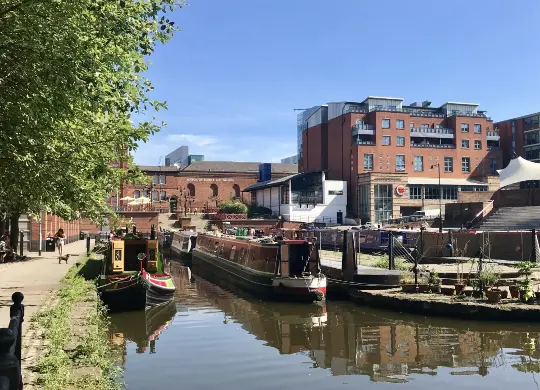 Auf Klassenfahrt mit HEROLÉ: Hausboote am Bridgewater Kanal in Manchester