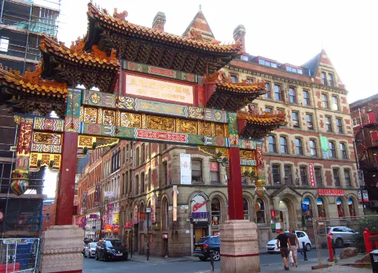 Auf Klassenfahrt mit HEROLÉ: Das chinesische Tor in Chinatown in Manchester
