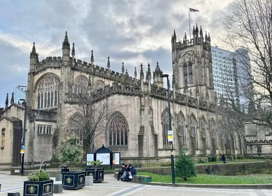 Auf Klassenfahrt mit HEROLÉ: Die Manchester Cathedral ist auf jeden Fall einen Besuch wert.