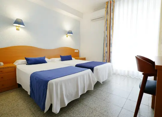 Auf Klassenfahrt mit HEROLÉ: Typisches 2-Bett-Zimmer für Schüler im Hotel Internacional in Katalonien
