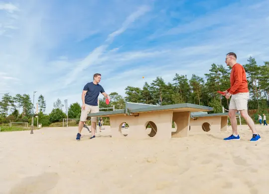 Auf Klassenfahrt mit HEROLÉ: Außenanlage des Heide Park Holiday Camp Soltaus in der Lünerburger Heide