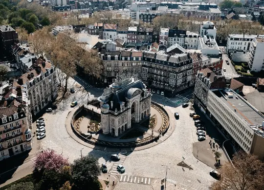 Auf Klassenfahrt mit HEROLÉ: Porte de Paris in Lille