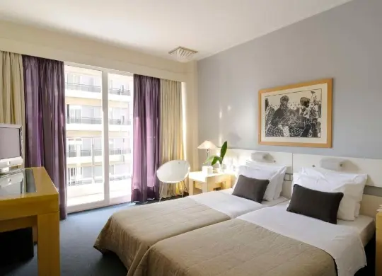 Auf Klassenfahrt mit HEROLÉ: Beispielzimmer im Hotel DORIAN INN in Athen