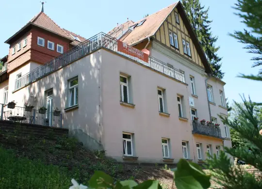 Jugendherberge in Eisenach Auf Klassenfahrt mit HEROLÉ: Außenansicht der Jugendherberge in Eisenach