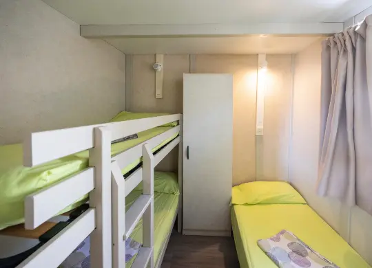 Auf Klassenfahrt mit HEROLÉ: zweites Schlafzimmer im Bungalow - Camping El Far in Katalonien