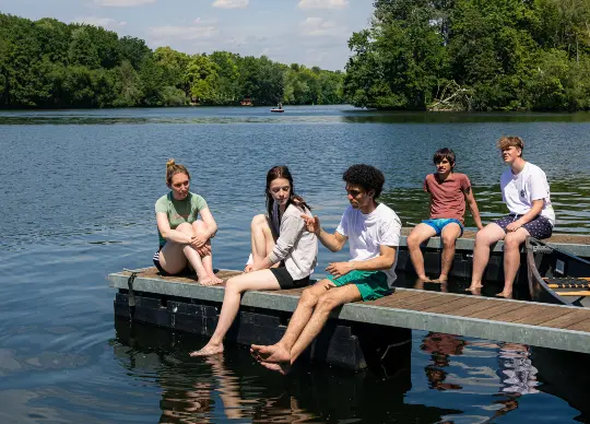 Am See Auf Klassenfahrt mit HEROLÉ: Freizeit am See genießen