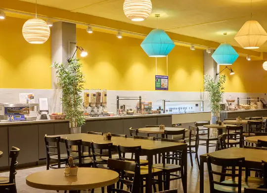 Auf Klassenfahrt mit HEROLÉ: Frühstücksraum und -buffet im a&o Hostel Rotterdam City