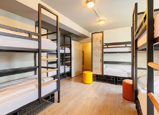 Auf Klassenfahrt mit HEROLÉ: 8-Bett-Zimmer im a&o Hostel München Hackerbrücke