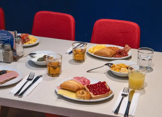 Auf Klassenfahrt mit HEROLÉ: Frühstück im Meininger Barcelona