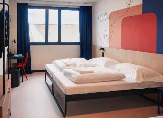 Auf Klassenfahrt mit HEROLÉ: Doppelzimmer im Meininger Barcelona