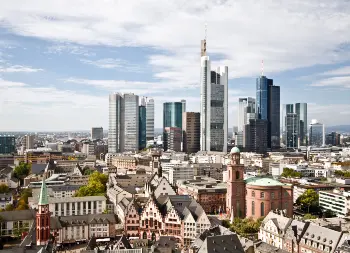 Auf Klassenfahrt mit HEROLÉ: Skyline in Frankfurt.
