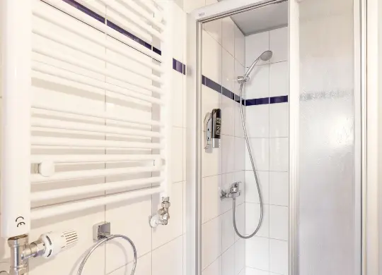 Auf Klassenfahrt mit HEROLÉ: a&o Berlin Hauptbahnhof - Badezimmer Beispiel