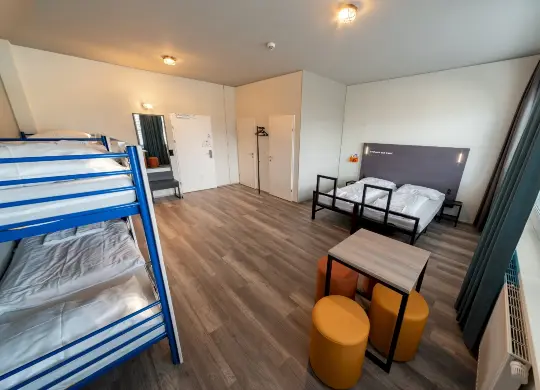 Auf Klassenfahrt mit HEROLÉ: Zimmerbeispiel im a&o Graz Hauptbahnhof