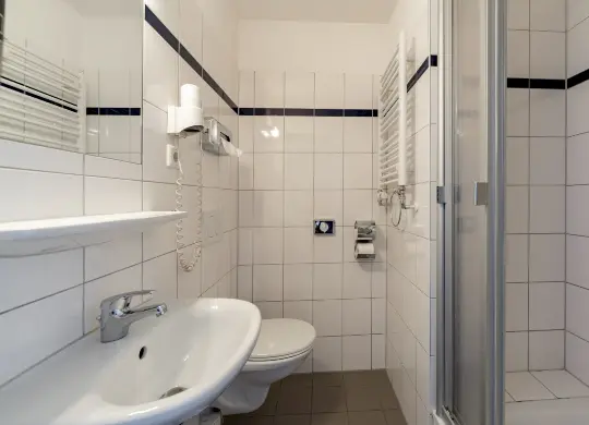 Auf Klassenfahrt mit HEROLÉ: Alle Zimmer mit Dusche/WC im a&o Graz Hauptbahnhof