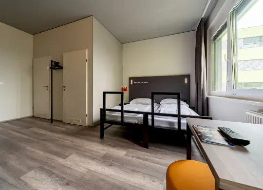 Auf Klassenfahrt mit HEROLÉ: 2-Bett-Zimmer im a&o Graz Hauptbahnhof