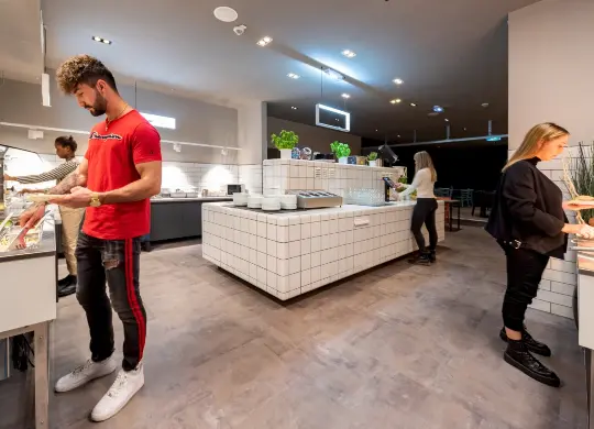 Auf Klassenfahrt mit HEROLÉ: Frühstücksbuffet im a&o Graz Hauptbahnhof