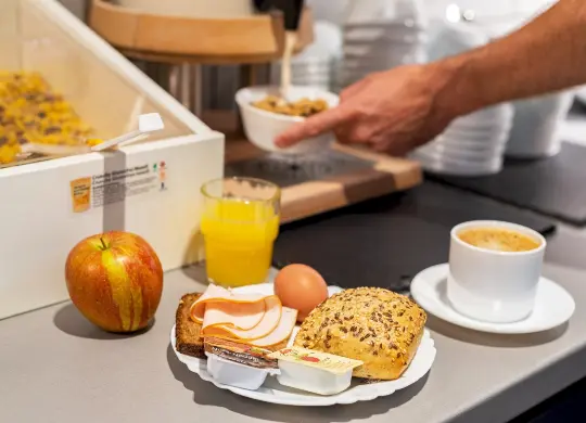 Auf Klassenfahrt mit HEROLÉ: Frühstück im a&o Graz Hauptbahnhof