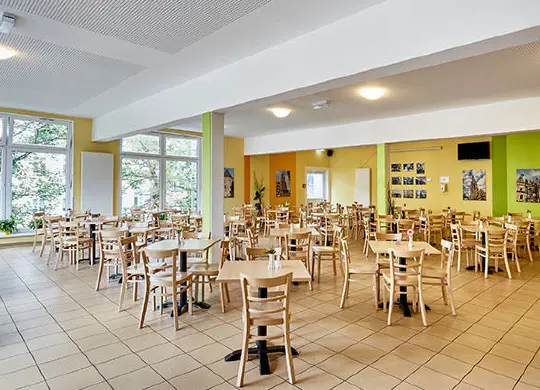 Auf Klassenfahrt mit HEROLÉ: Speiseraum im a&o Hostel in Aachen