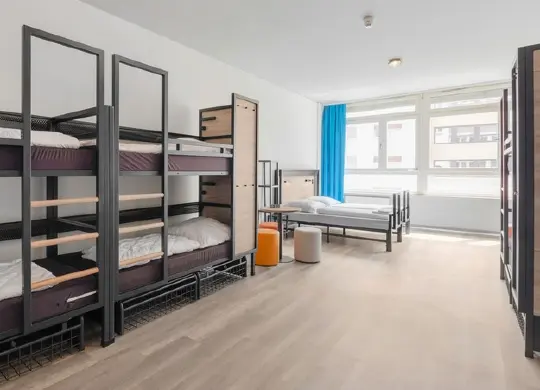 Auf Klassenfahrt mit HEROLÉ: Mehrbettzimmerbeispiel im a&o Frankfurt Galluswarte